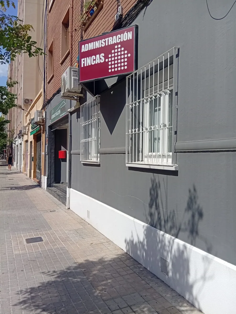 Edificio residencial en Valencia gestionado por Oscar Galan Gesadfincas